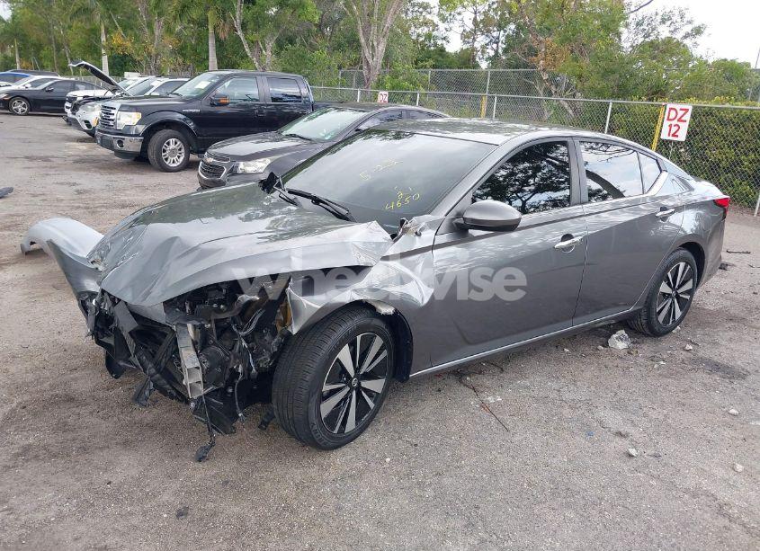 Photo 2 of 2021 Nissan Altima SV FWD (VIN 1N4BL4DV6MN394650)