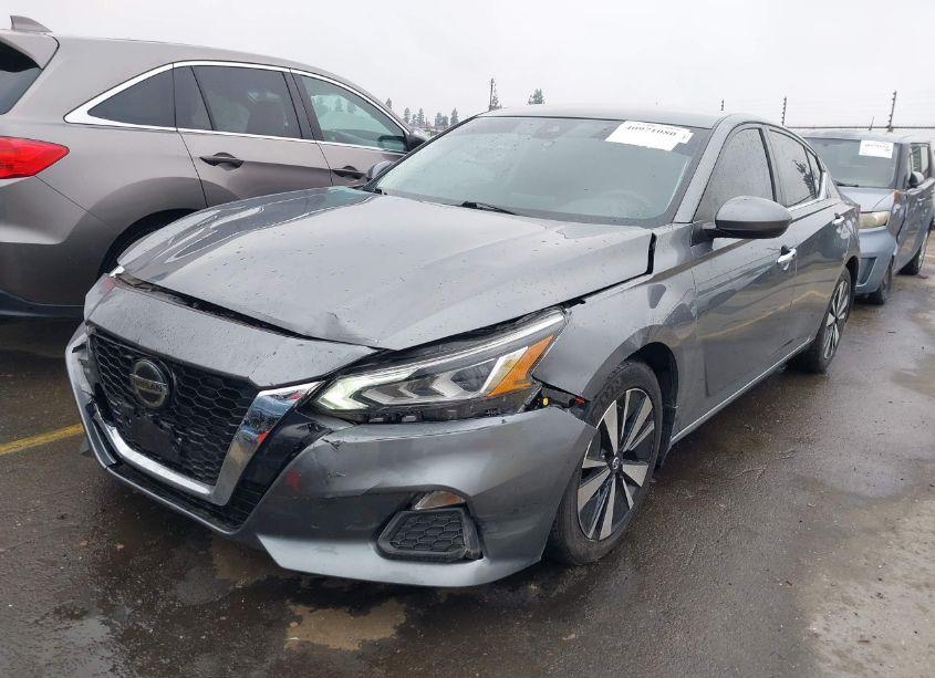 Photo 2 of 2021 Nissan Altima SV FWD (VIN 1N4BL4DV6MN401662)