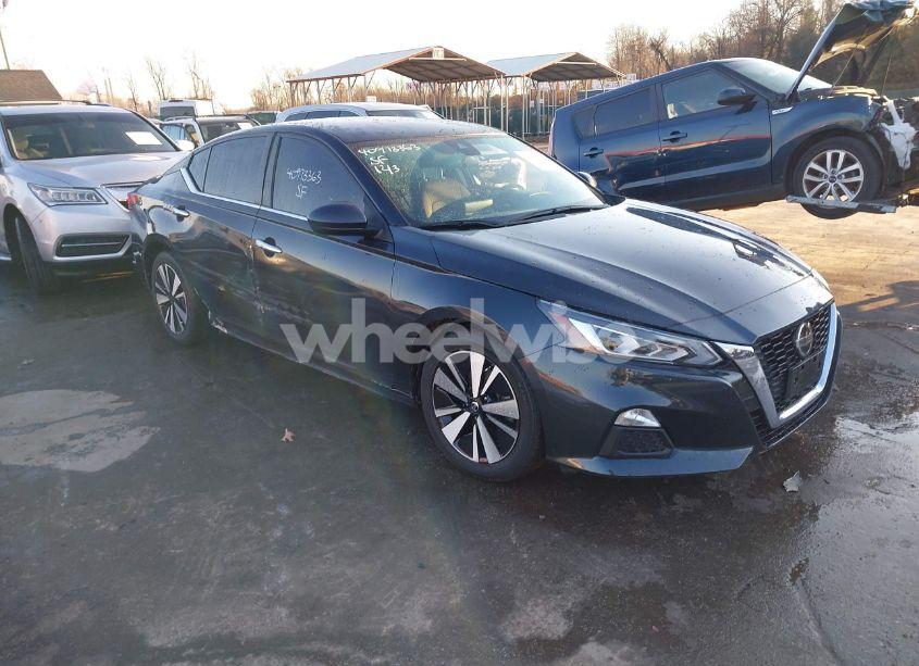 2021 Nissan Altima SV FWD (VIN 1N4BL4DV6MN405002) main photo