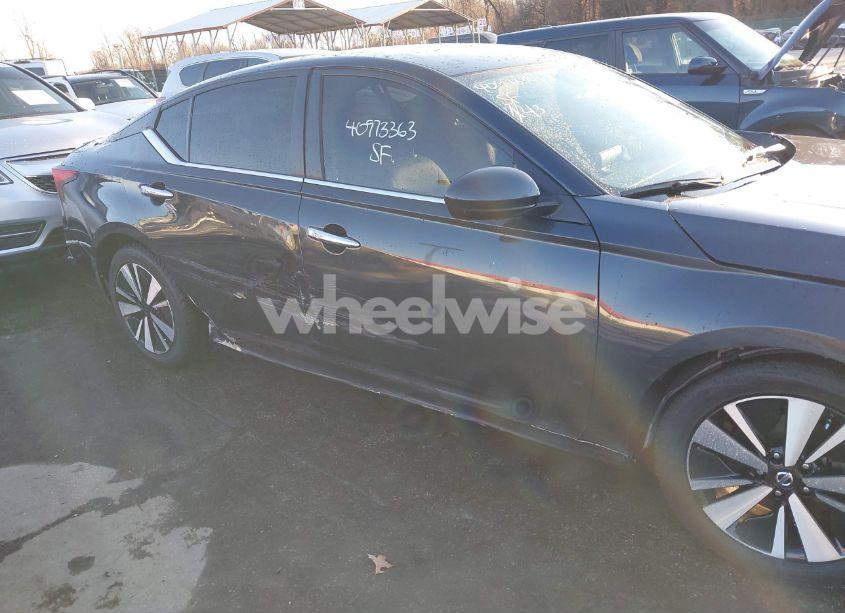 Photo 6 of 2021 Nissan Altima SV FWD (VIN 1N4BL4DV6MN405002)