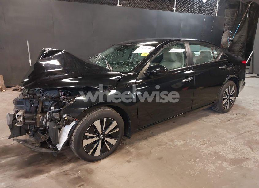 Photo 2 of 2021 Nissan Altima SV FWD (VIN 1N4BL4DV6MN411107)