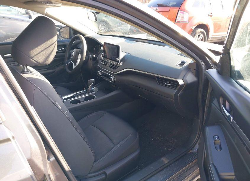 Photo 5 of 2022 Nissan Altima SV FWD (VIN 1N4BL4DV6NN337673)