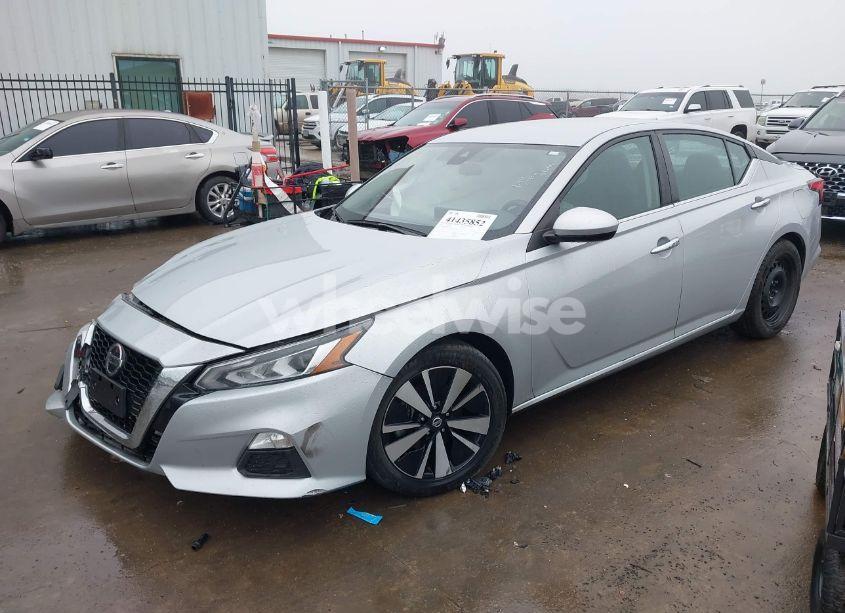 Photo 2 of 2022 Nissan Altima SV FWD (VIN 1N4BL4DV6NN351766)