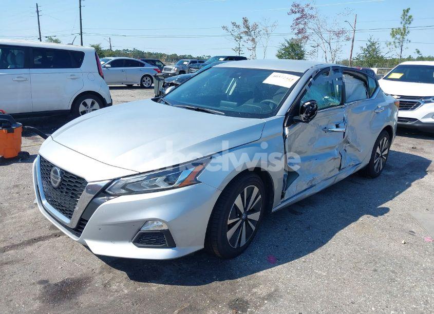 Photo 2 of 2022 Nissan Altima SV FWD (VIN 1N4BL4DV6NN367305)