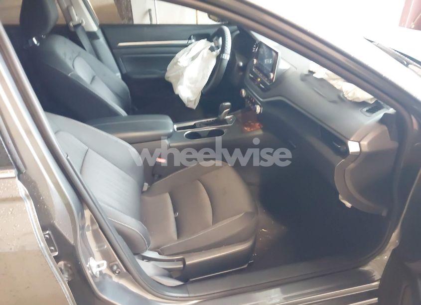 Photo 5 of 2022 Nissan Altima SV FWD (VIN 1N4BL4DV6NN372794)