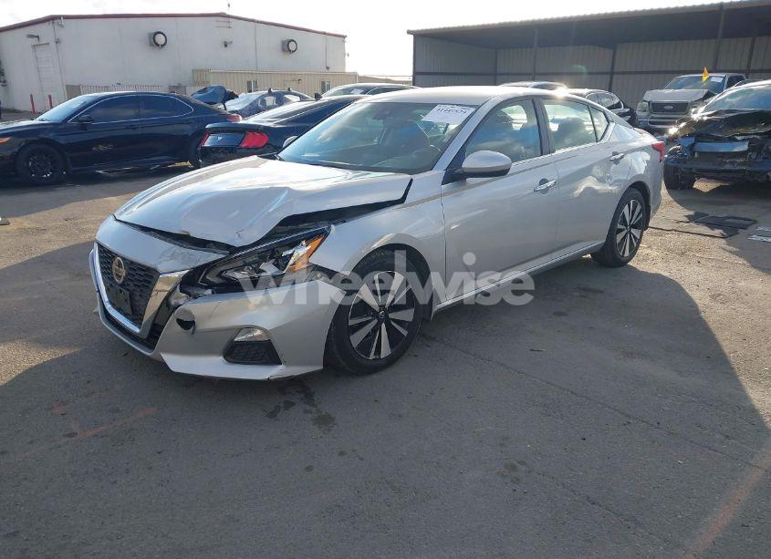 Photo 2 of 2022 Nissan Altima SV FWD (VIN 1N4BL4DV6NN374898)