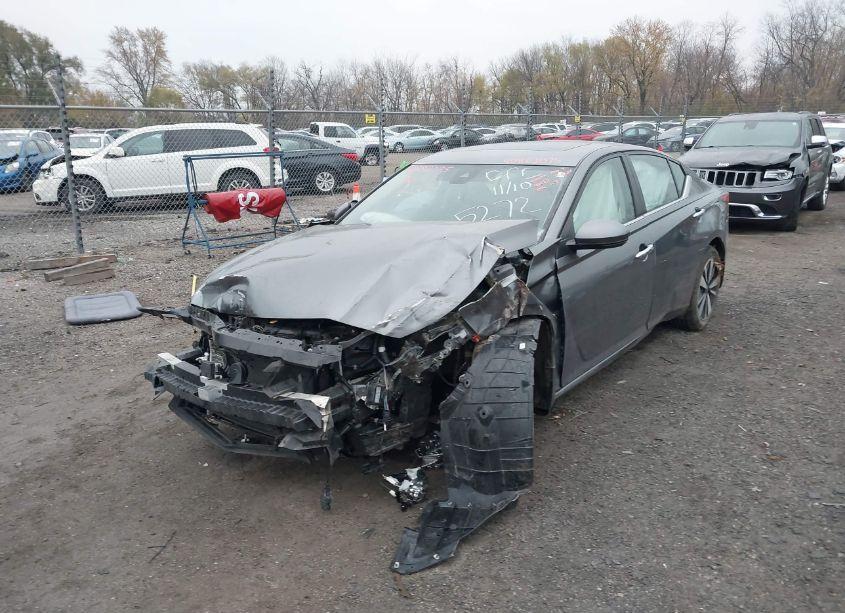 Photo 2 of 2022 Nissan Altima SV FWD (VIN 1N4BL4DV6NN375257)