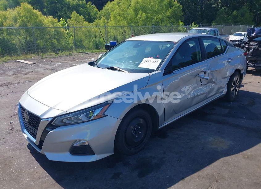 Photo 2 of 2022 Nissan Altima SV FWD (VIN 1N4BL4DV6NN385495)
