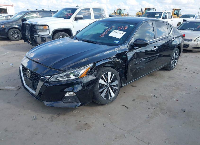 Photo 2 of 2022 Nissan Altima SV FWD (VIN 1N4BL4DV6NN412677)