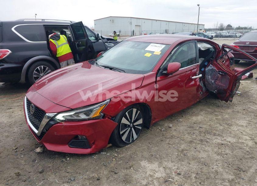Photo 2 of 2022 Nissan Altima SV FWD (VIN 1N4BL4DV6NN417796)