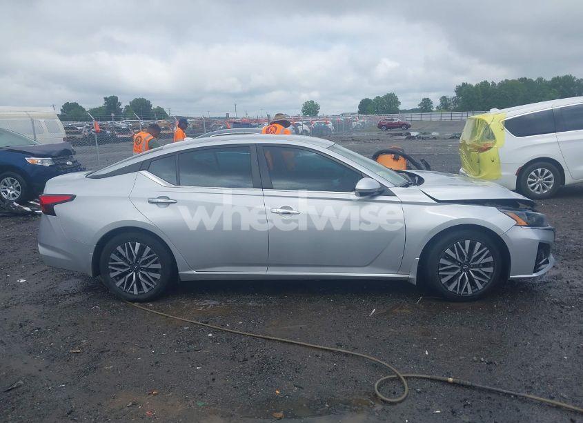 Photo 13 of 2023 Nissan Altima SV FWD (VIN 1N4BL4DV6PN300982)