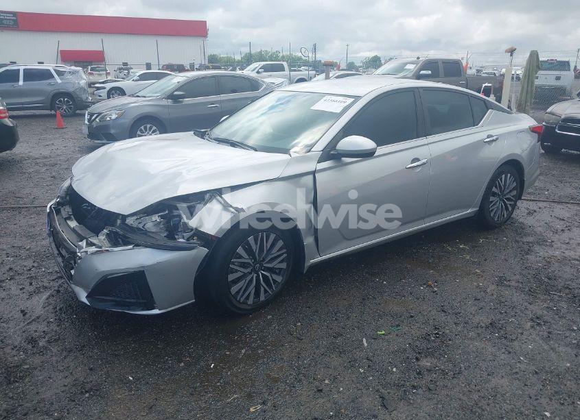 Photo 2 of 2023 Nissan Altima SV FWD (VIN 1N4BL4DV6PN300982)