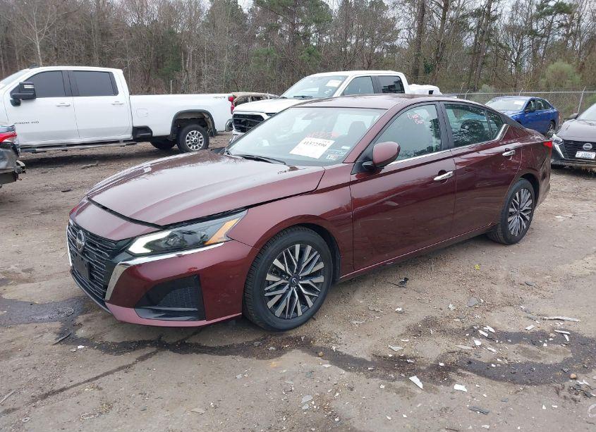 Photo 2 of 2023 Nissan Altima SV FWD (VIN 1N4BL4DV6PN361796)