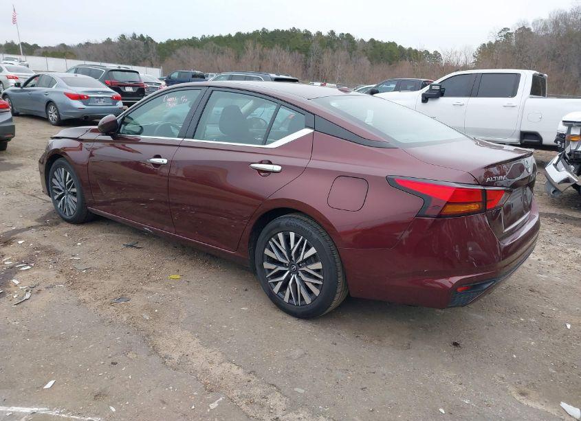 Photo 3 of 2023 Nissan Altima SV FWD (VIN 1N4BL4DV6PN361796)