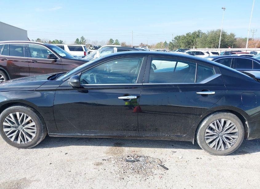 Photo 14 of 2023 Nissan Altima SV FWD (VIN 1N4BL4DV6PN369994)