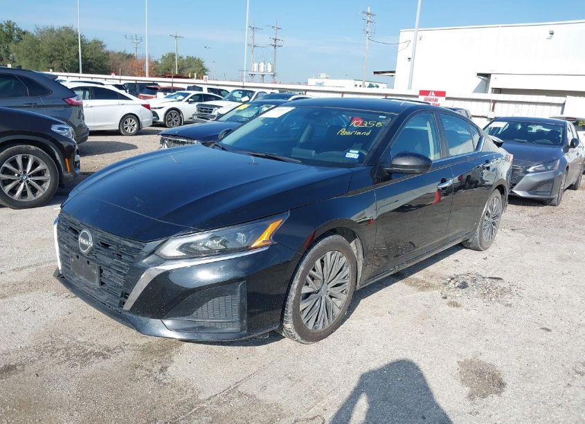 Photo 2 of 2023 Nissan Altima SV FWD (VIN 1N4BL4DV6PN369994)