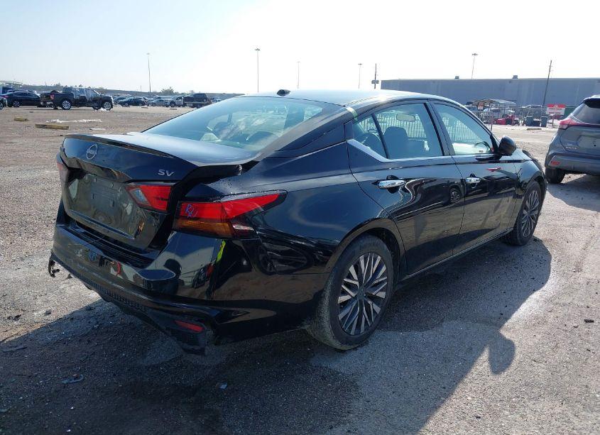 Photo 4 of 2023 Nissan Altima SV FWD (VIN 1N4BL4DV6PN369994)