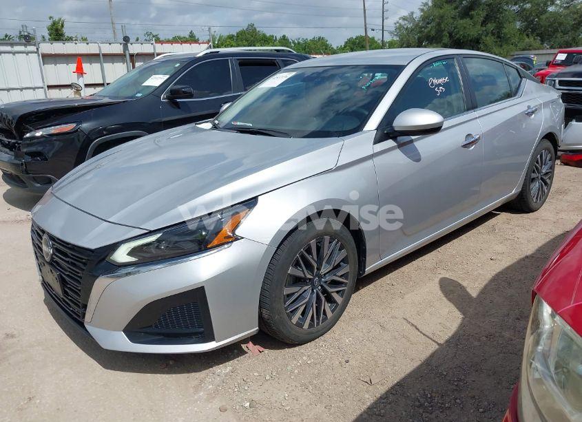 Photo 2 of 2023 Nissan Altima SV FWD (VIN 1N4BL4DV6PN373141)