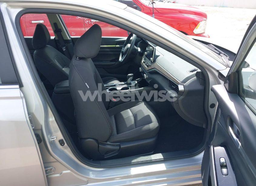 Photo 5 of 2023 Nissan Altima SV FWD (VIN 1N4BL4DV6PN373141)