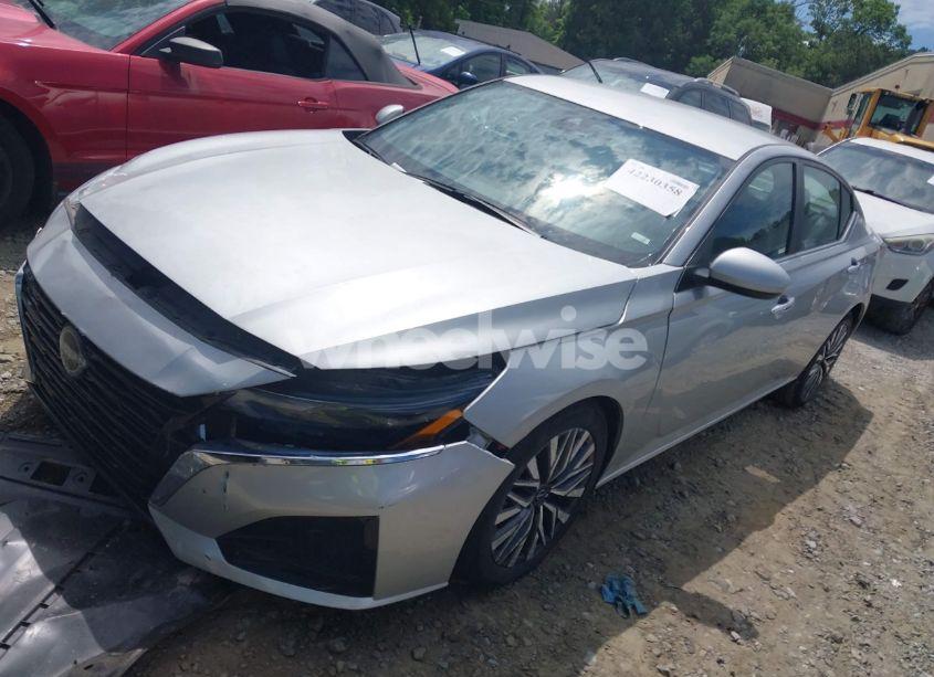 Photo 2 of 2023 Nissan Altima SV FWD (VIN 1N4BL4DV6PN373754)