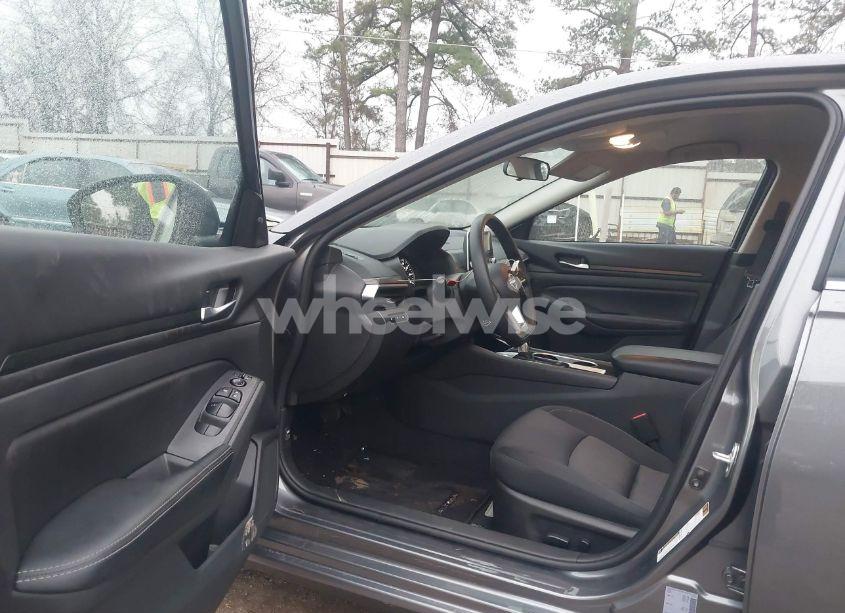 Photo 5 of 2024 Nissan Altima SV FWD (VIN 1N4BL4DV6RN333189)