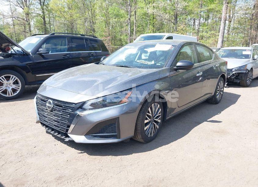 Photo 2 of 2024 Nissan Altima SV FWD (VIN 1N4BL4DV6RN354978)