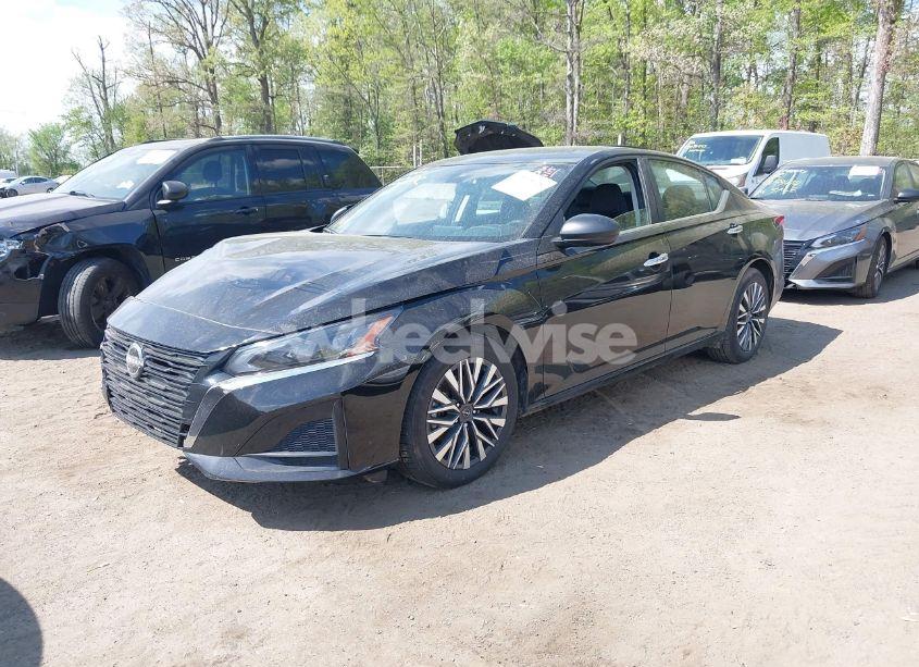 Photo 2 of 2024 Nissan Altima SV FWD (VIN 1N4BL4DV6RN365012)