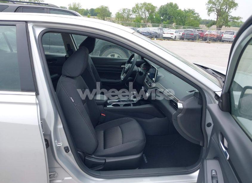 Photo 5 of 2024 Nissan Altima SV FWD (VIN 1N4BL4DV6RN378844)