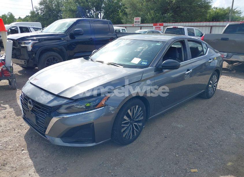 Photo 2 of 2024 Nissan Altima SV FWD (VIN 1N4BL4DV6RN381159)