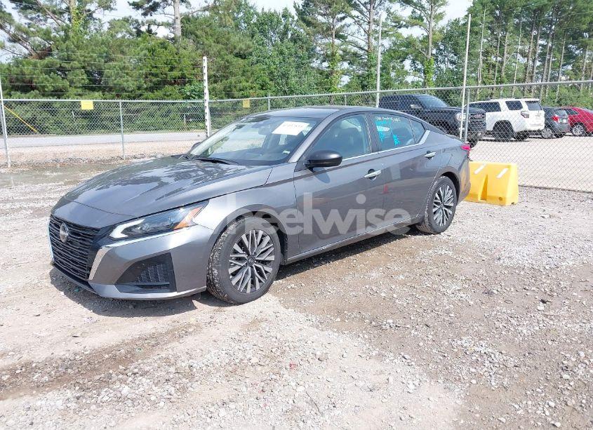 Photo 2 of 2024 Nissan Altima SV FWD (VIN 1N4BL4DV6RN430442)