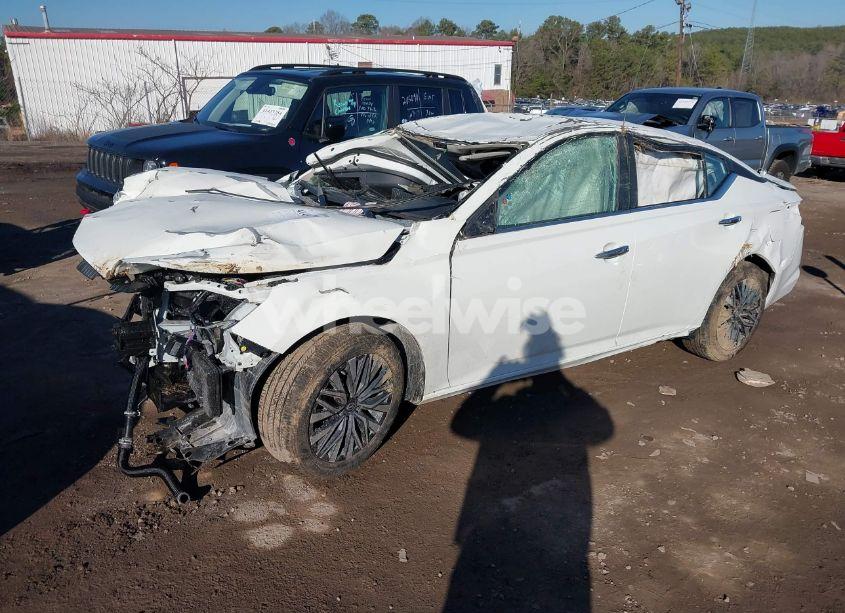 Photo 2 of 2025 Nissan Altima SV FWD (VIN 1N4BL4DV6SN312638)