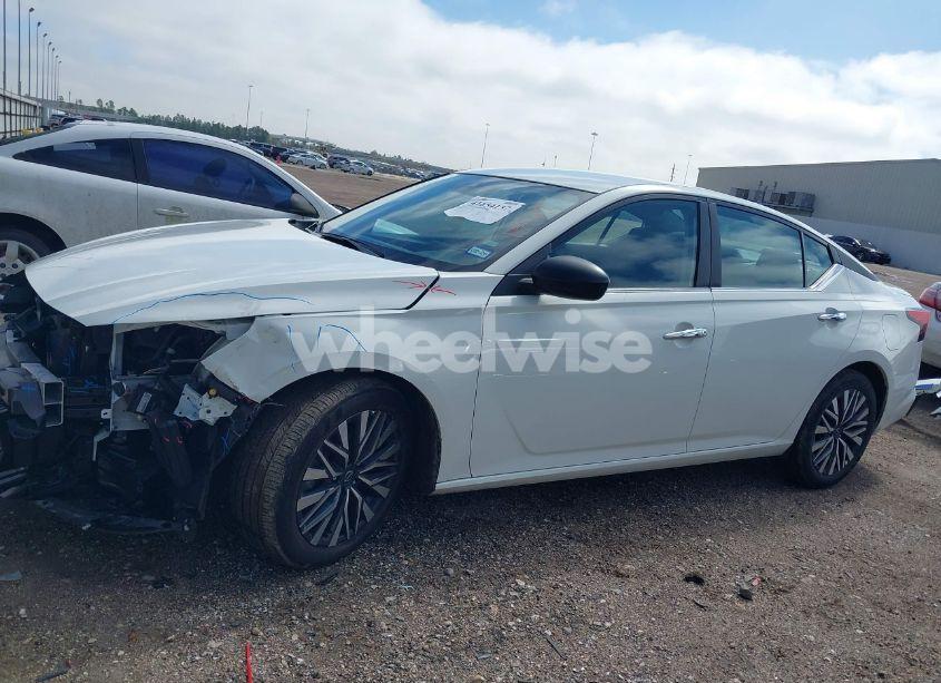 Photo 15 of 2025 Nissan Altima SV FWD (VIN 1N4BL4DV6SN313823)