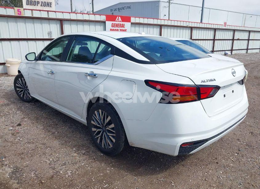 Photo 3 of 2025 Nissan Altima SV FWD (VIN 1N4BL4DV6SN313823)