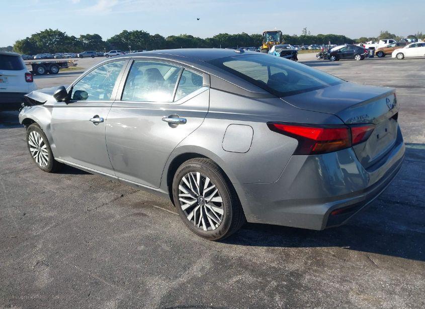 Photo 3 of 2025 Nissan Altima SV FWD (VIN 1N4BL4DV6SN341279)