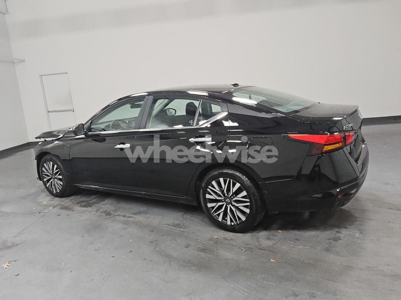 Photo 2 of 2025 NISSAN ALTIMA SV (VIN 1N4BL4DV6SN385637)