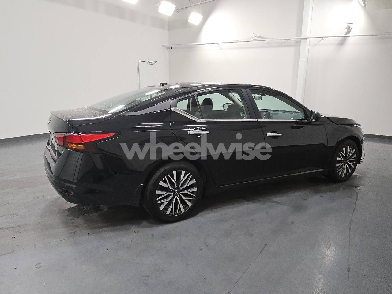 Photo 3 of 2025 NISSAN ALTIMA SV (VIN 1N4BL4DV6SN385637)