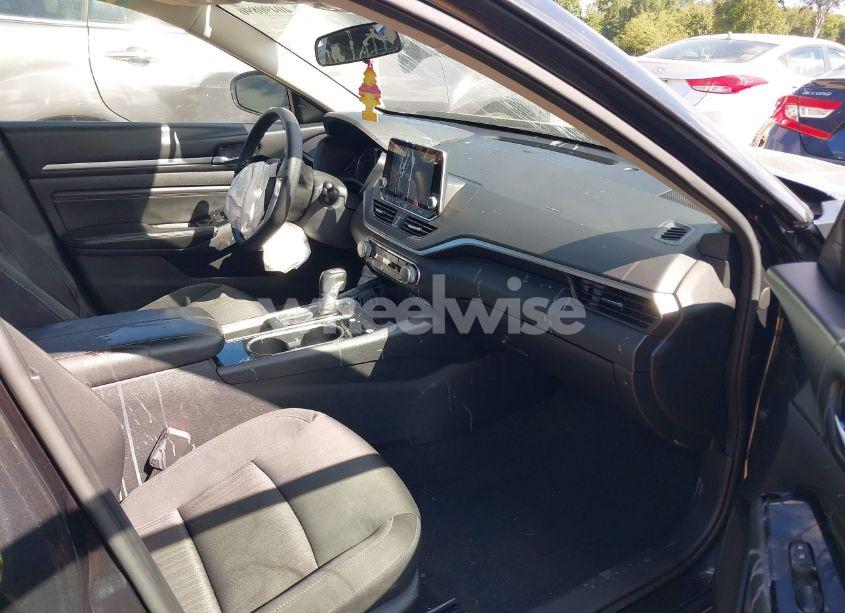 Photo 5 of 2021 Nissan Altima SV FWD (VIN 1N4BL4DV7MN325871)