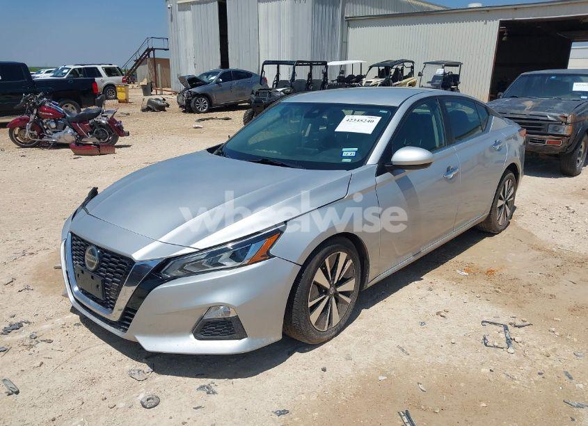 Photo 2 of 2021 Nissan Altima SV FWD (VIN 1N4BL4DV7MN335798)