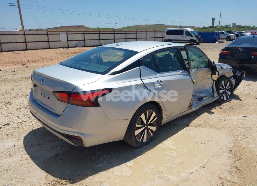 Photo 4 of 2021 Nissan Altima SV FWD (VIN 1N4BL4DV7MN335798)