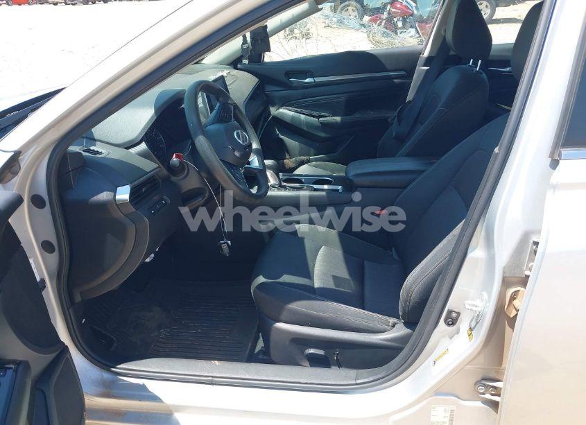 Photo 5 of 2021 Nissan Altima SV FWD (VIN 1N4BL4DV7MN335798)