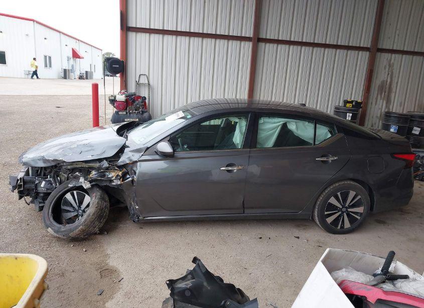 Photo 15 of 2021 Nissan Altima SV FWD (VIN 1N4BL4DV7MN365805)