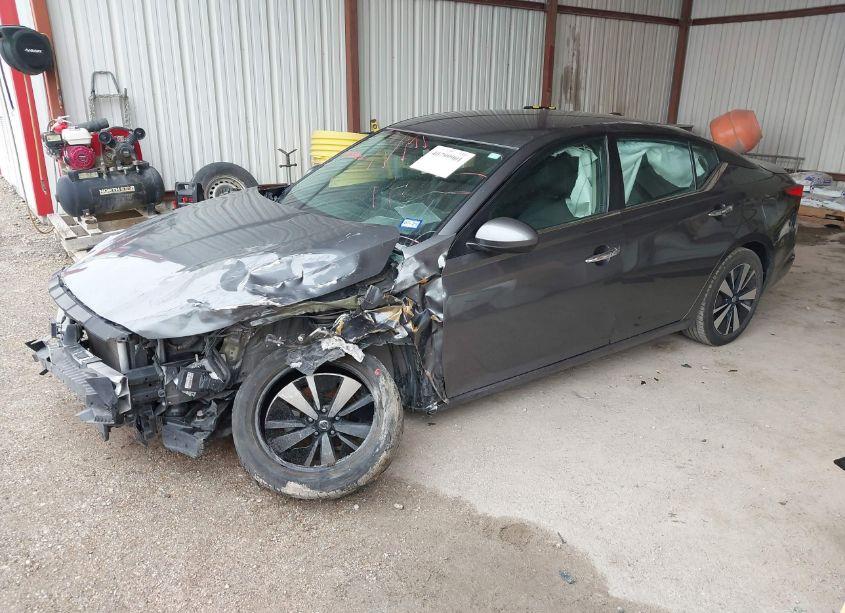 Photo 2 of 2021 Nissan Altima SV FWD (VIN 1N4BL4DV7MN365805)