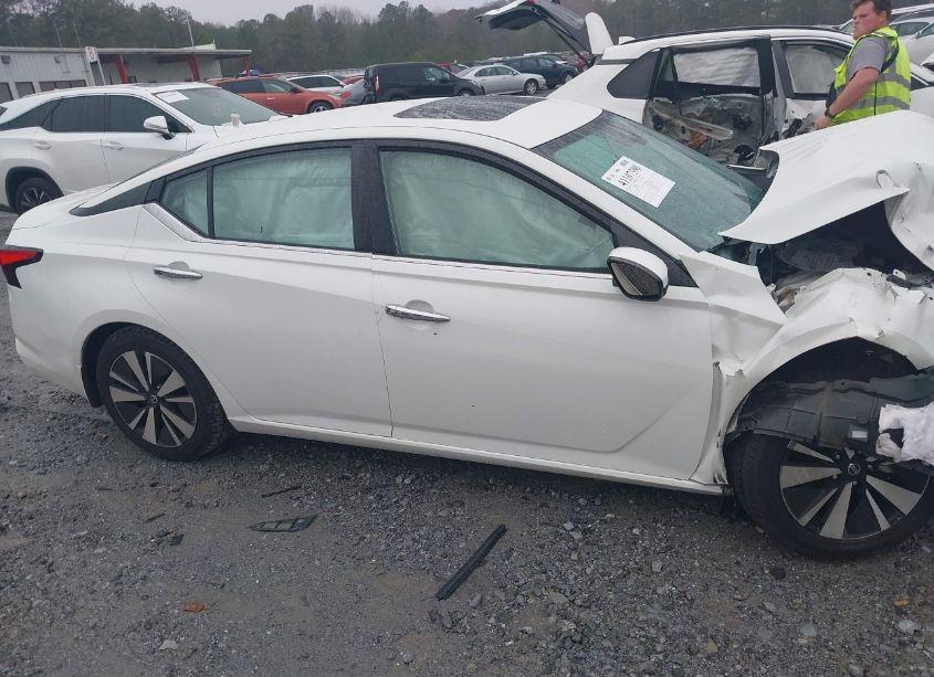 Photo 14 of 2021 Nissan Altima SV FWD (VIN 1N4BL4DV7MN375184)