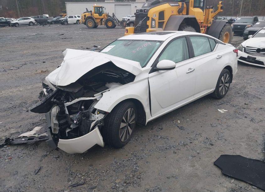 Photo 2 of 2021 Nissan Altima SV FWD (VIN 1N4BL4DV7MN375184)