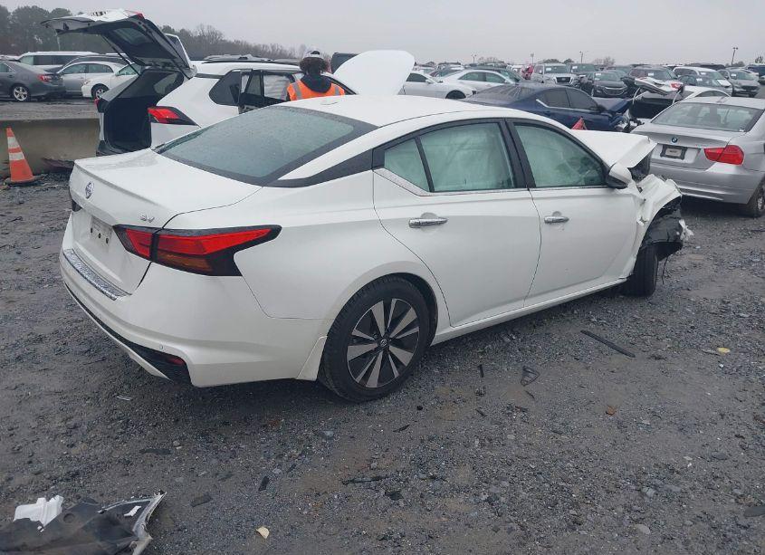 Photo 4 of 2021 Nissan Altima SV FWD (VIN 1N4BL4DV7MN375184)