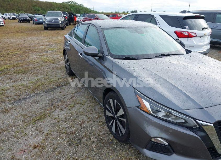 2021 Nissan Altima SV FWD (VIN 1N4BL4DV7MN376061) main photo