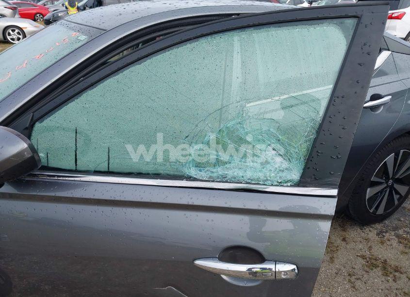 Photo 6 of 2021 Nissan Altima SV FWD (VIN 1N4BL4DV7MN376061)