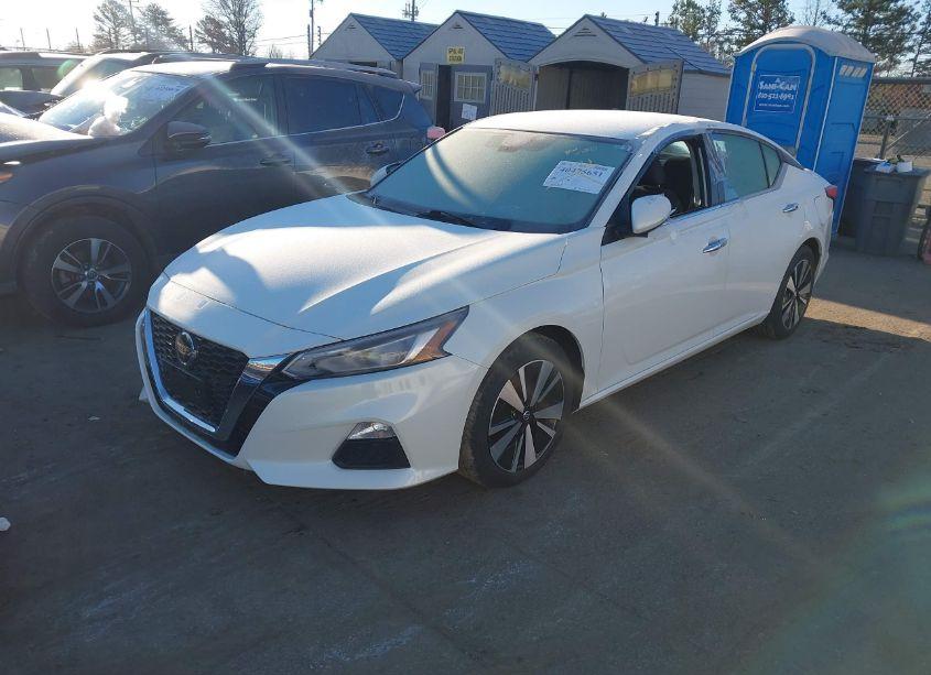 Photo 2 of 2021 Nissan Altima SV FWD (VIN 1N4BL4DV7MN387903)