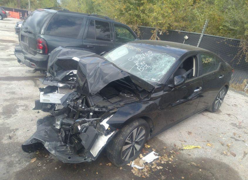 Photo 2 of 2021 Nissan Altima SV FWD (VIN 1N4BL4DV7MN397945)