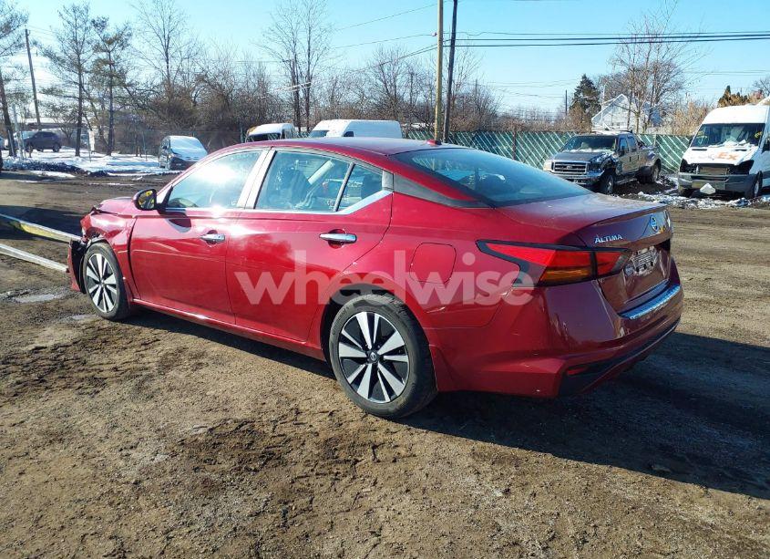 Photo 3 of 2021 Nissan Altima SV FWD (VIN 1N4BL4DV7MN418518)